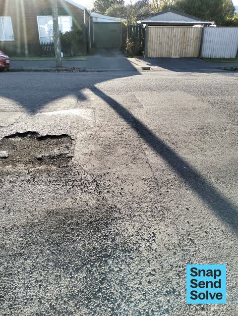 Pothole, a report photo