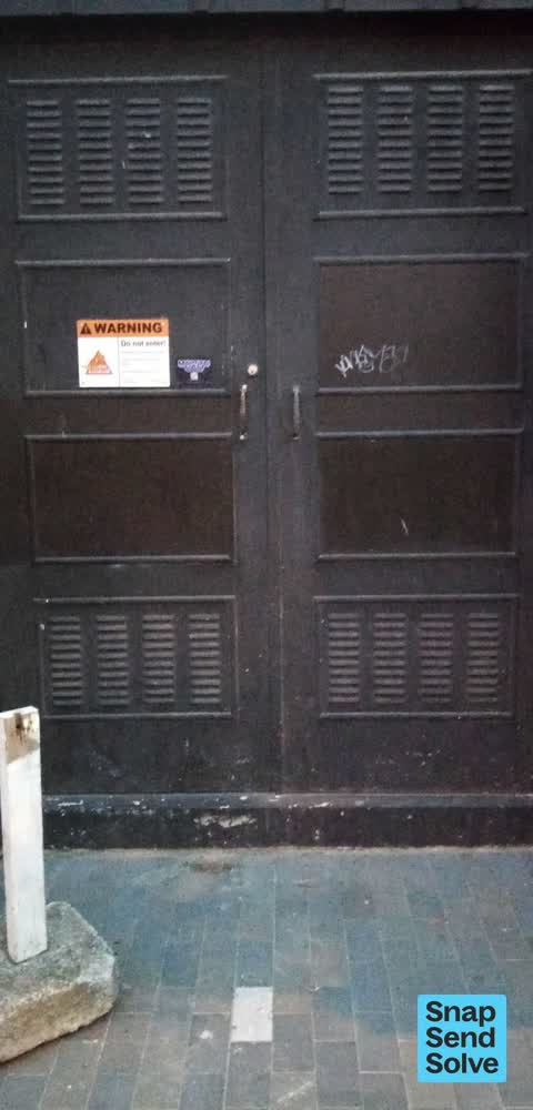 Graffiti somewhere else, a report photo