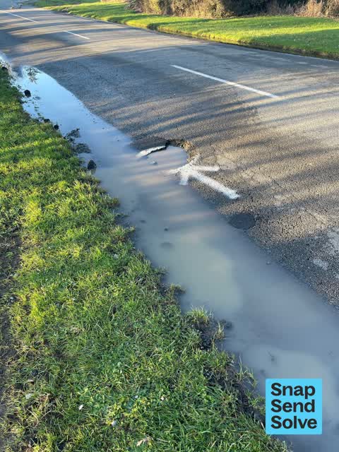 Pothole, a report photo