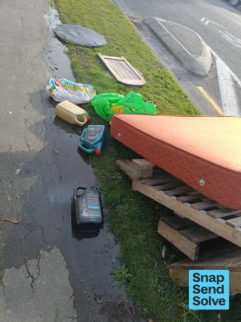 Dumped Rubbish, a report photo