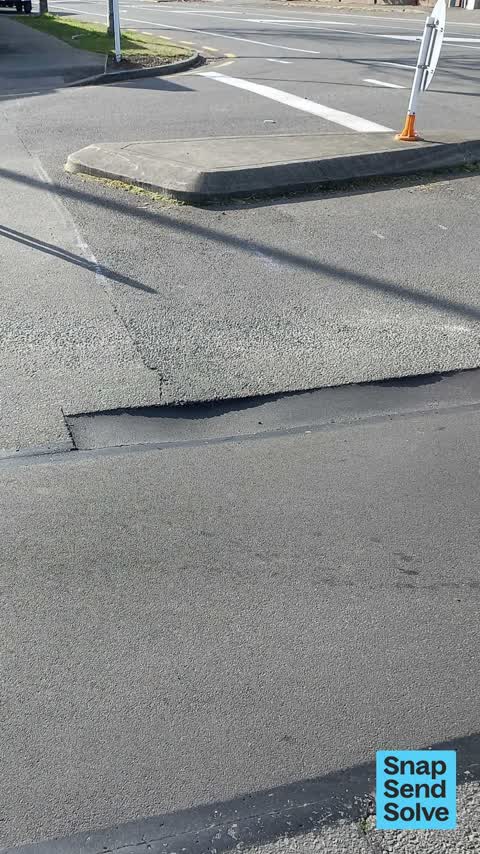 Pothole, a report photo