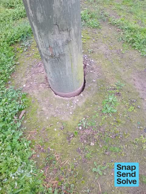 Damaged Street Light, a report photo