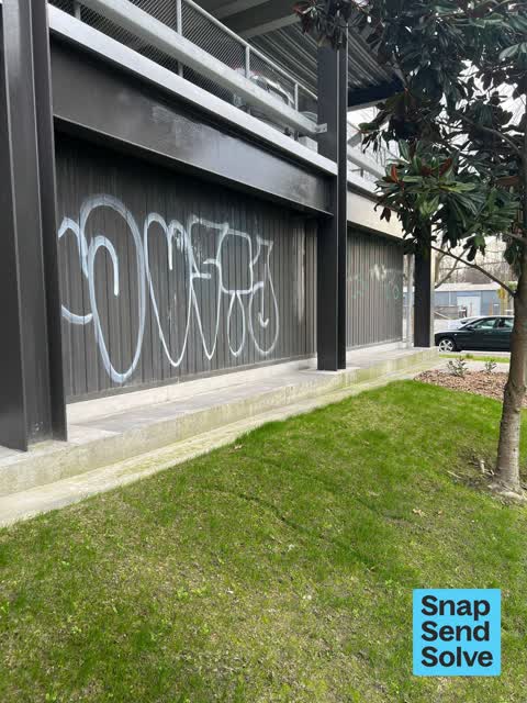 Graffiti somewhere else, a report photo