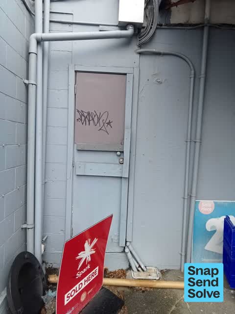 Graffiti somewhere else, a report photo