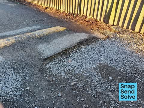 Pothole, a report photo