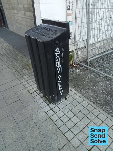 Graffiti somewhere else, a report photo