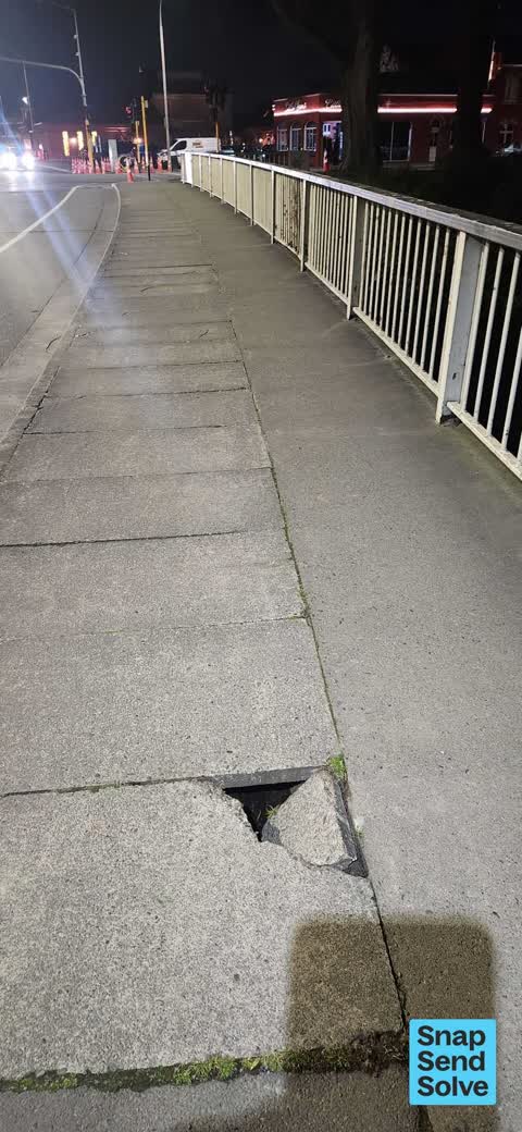 Pavement - Damaged, a report photo