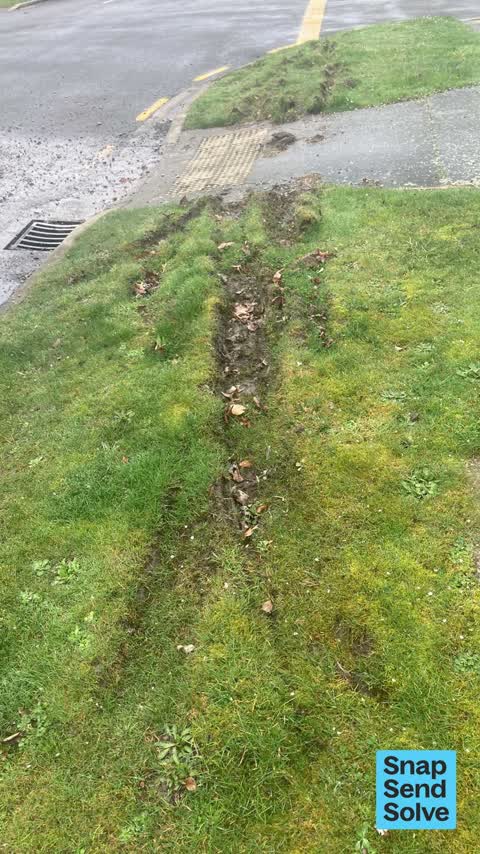 Pavement - Damaged, a report photo
