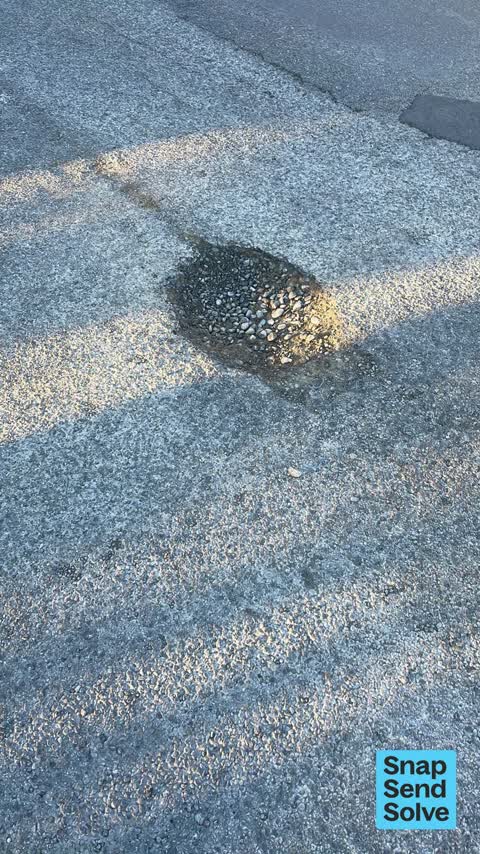 Pothole, a report photo