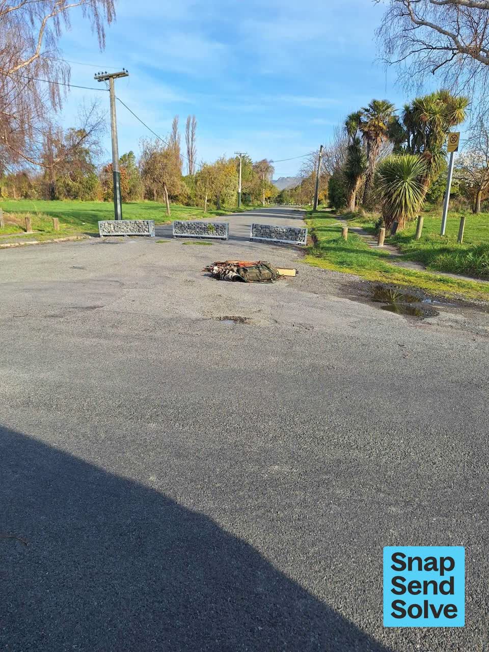The photograph attached to this dumped rubbish report
