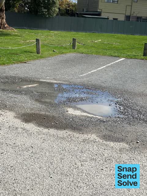 Pothole, a report photo