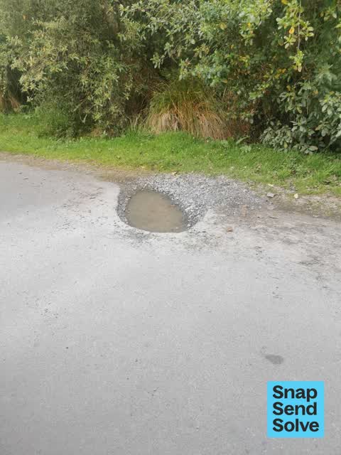 Pothole, a report photo