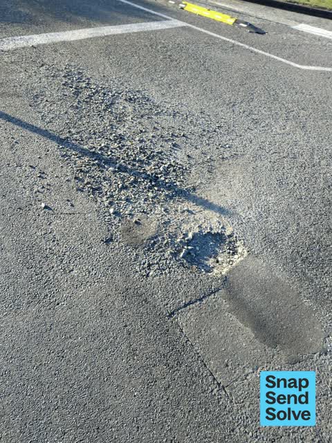 Pothole, a report photo