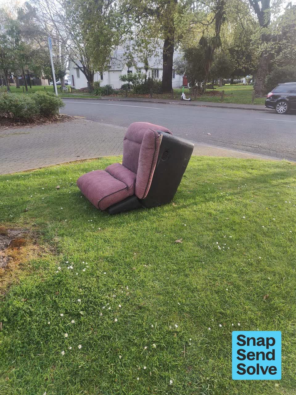 The photograph attached to this dumped rubbish report