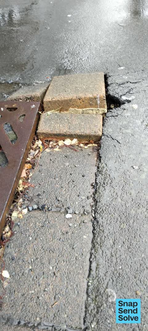 Pavement - Damaged, a report photo
