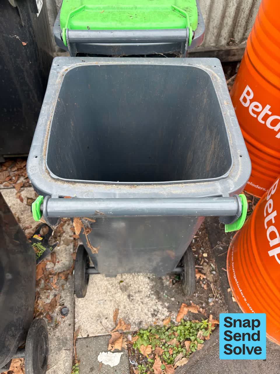 The photograph attached to this rubbish and bins - general report