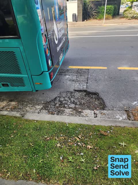 Pavement - Damaged, a report photo