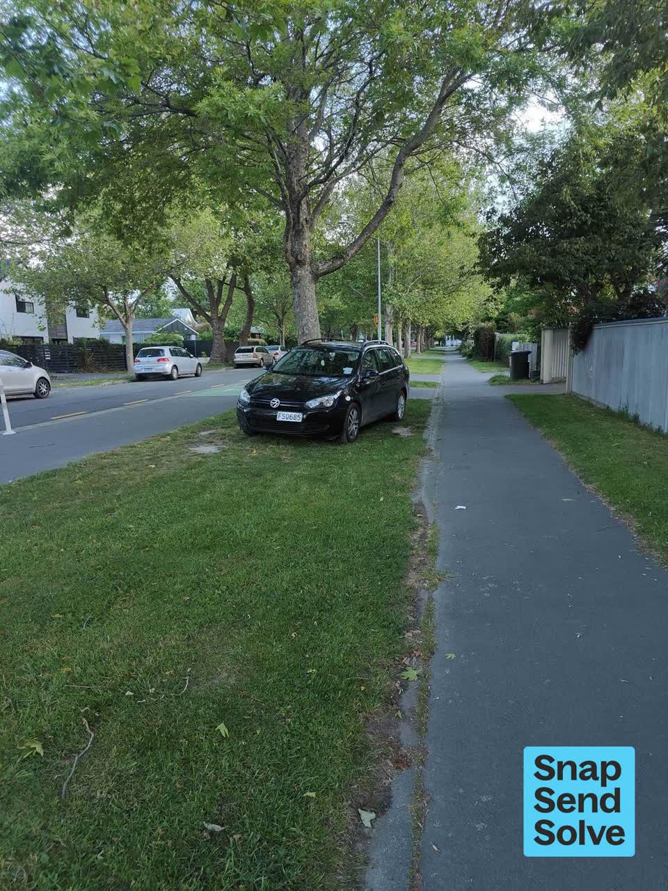 The photograph attached to this hazard, vehicle report
