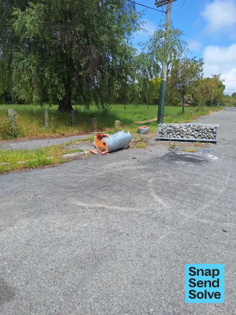 The photograph attached to this dumped rubbish report