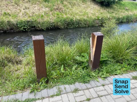 Poles and Signage - General — a report photo