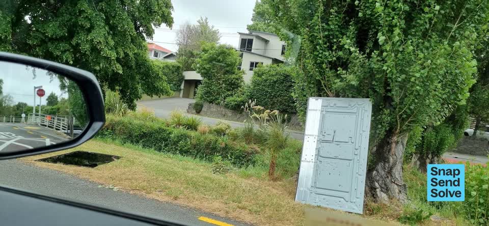 The photograph attached to this dumped rubbish report