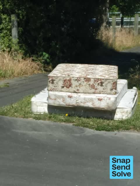 Dumped Rubbish, a report photo