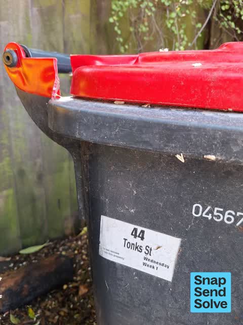 Rubbish and Bins - General, a report photo