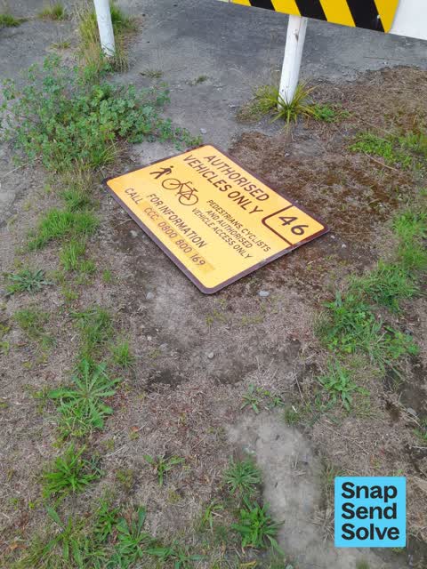 Damaged Street Sign — a report photo