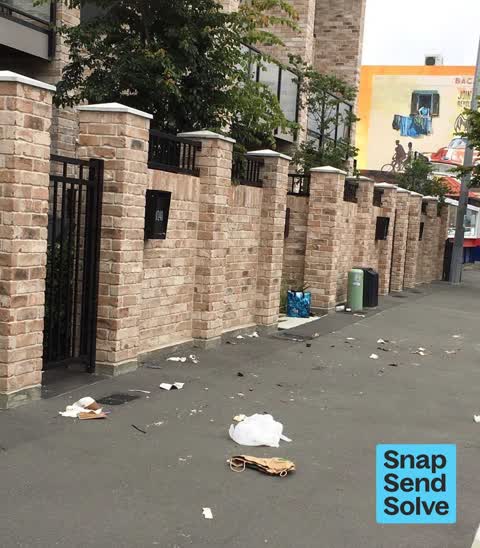 Litter, a report photo