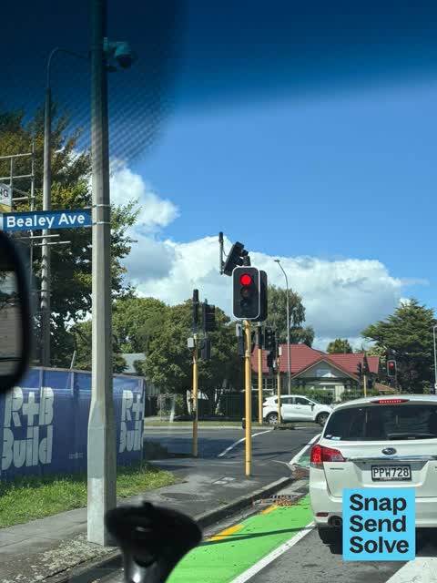 Damaged Street Light — a report photo