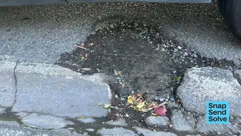 Pothole, a report photo