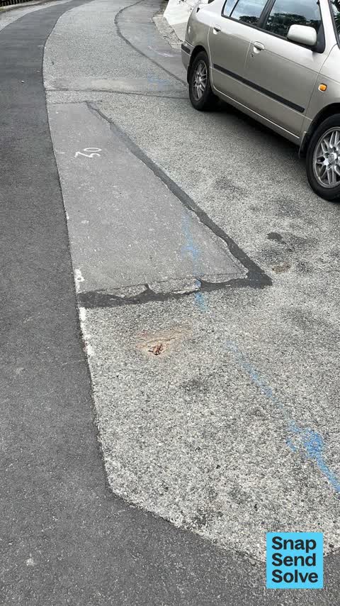 Pothole, a report photo