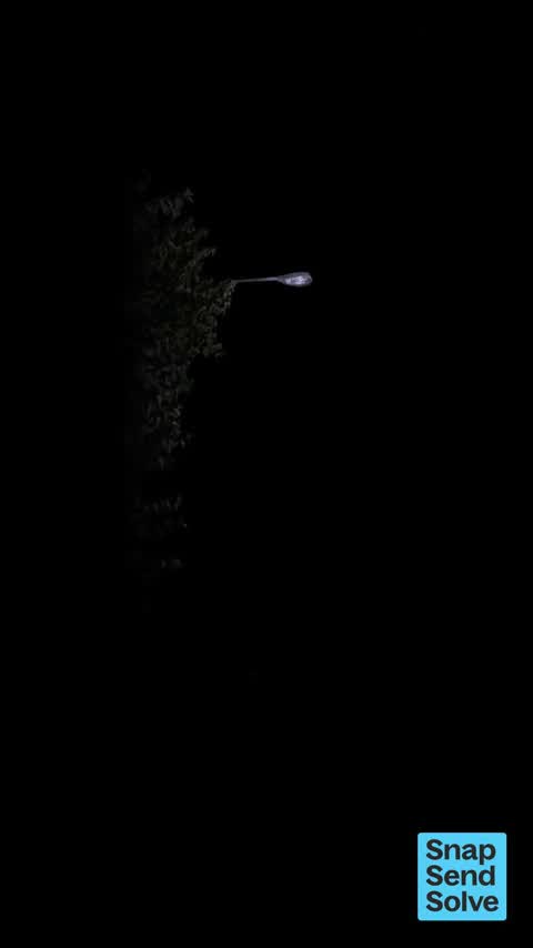 Damaged Street Light, a report photo