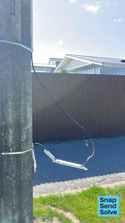 Damaged Street Light — a report photo