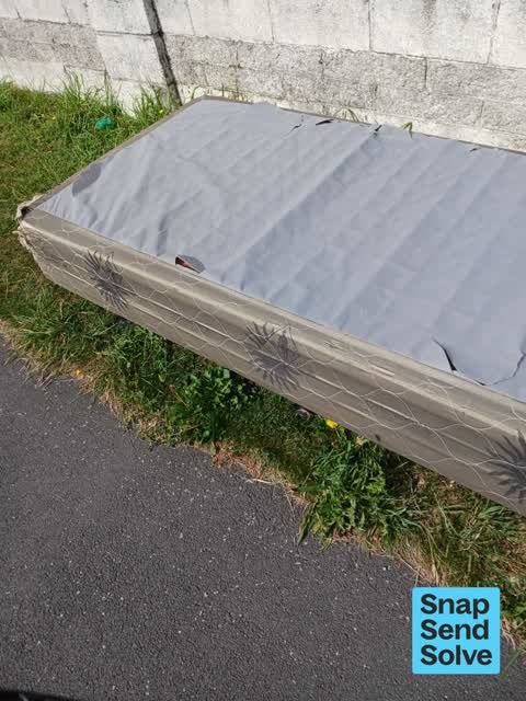 Dumped Rubbish, a report photo