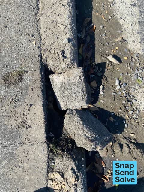 Pavement - Damaged, a report photo