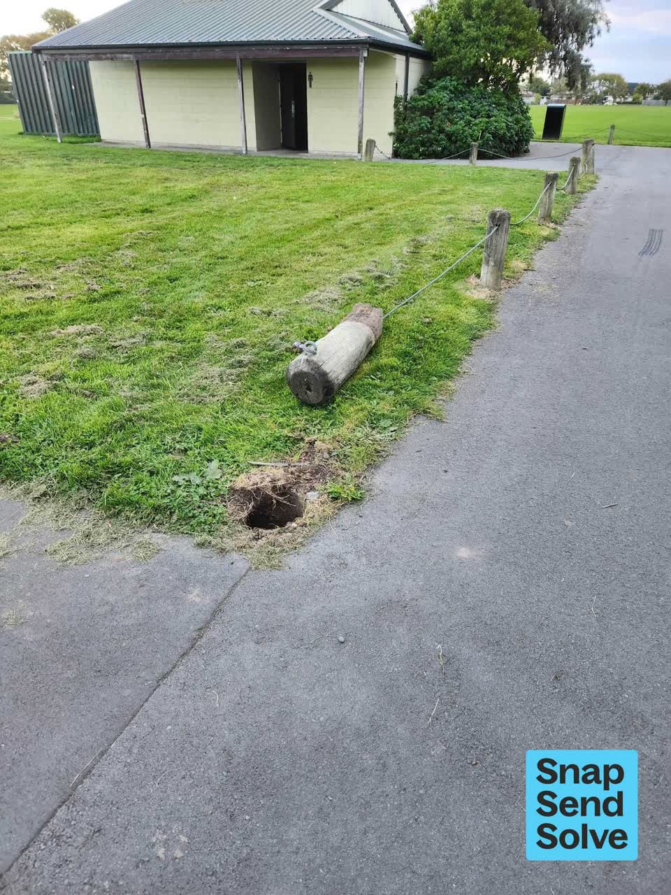 The photograph attached to this vandalism - general report