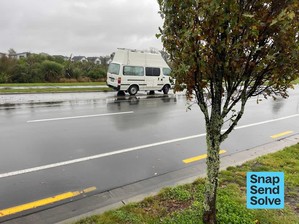The photograph attached to this hazard, vehicle report