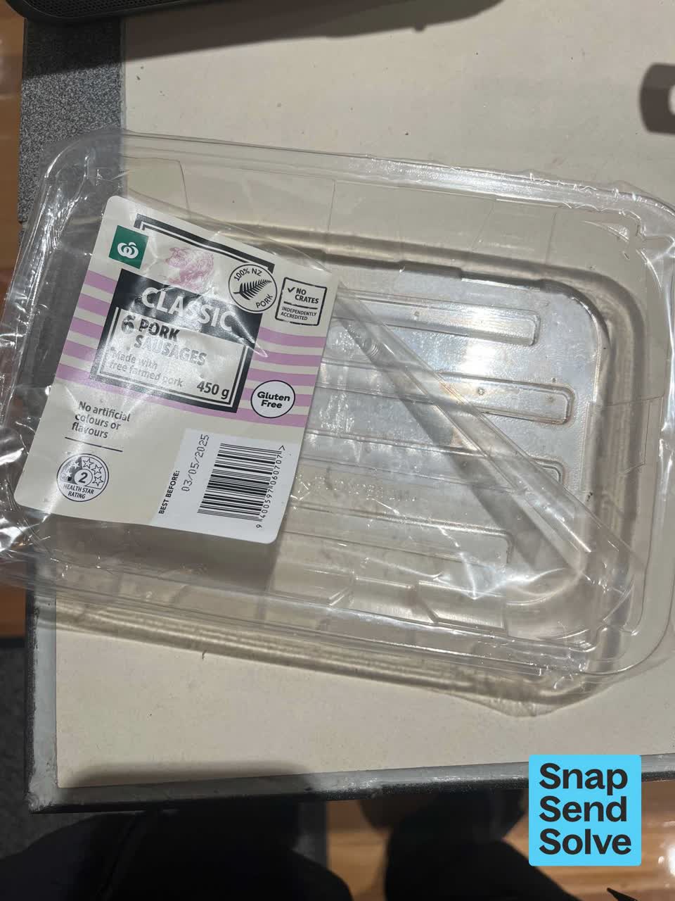 The photograph attached to this rubbish and bins - general report