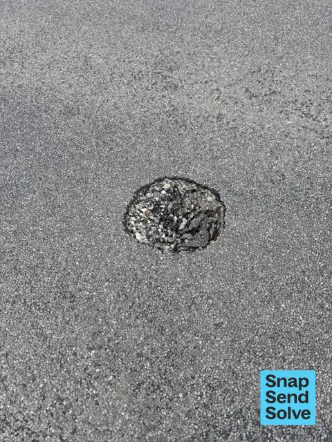 Pothole, a report photo