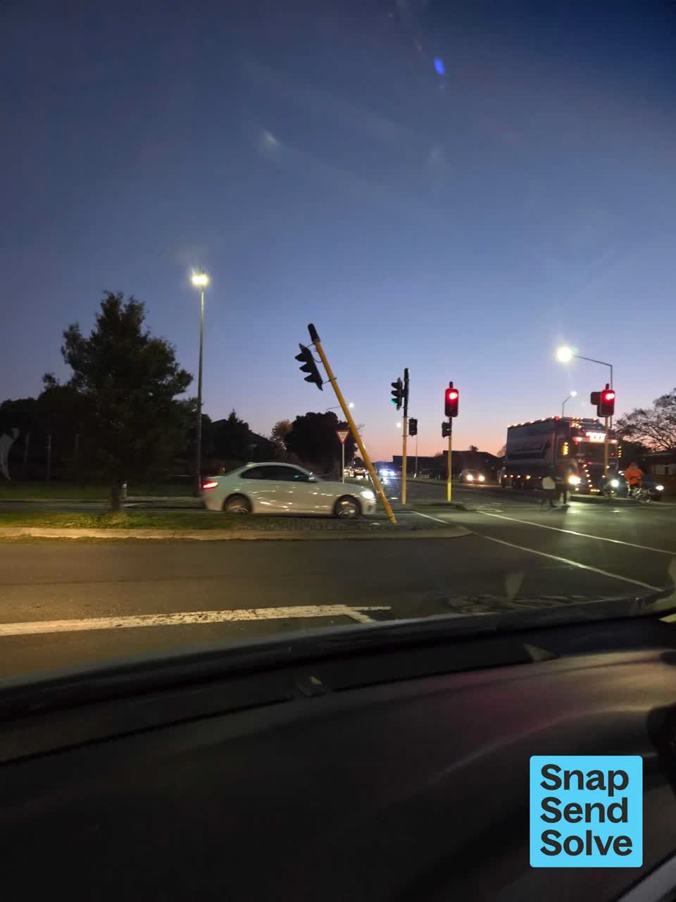 The photograph attached to this traffic signals report