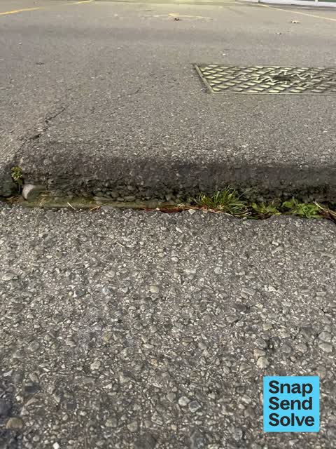 Pothole, a report photo