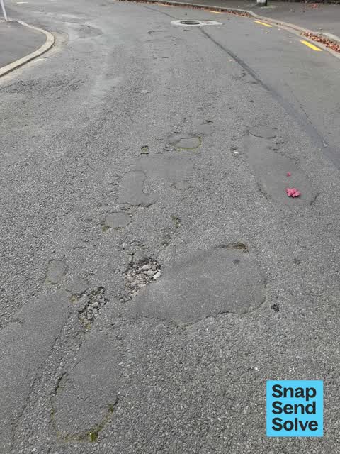Pothole, a report photo