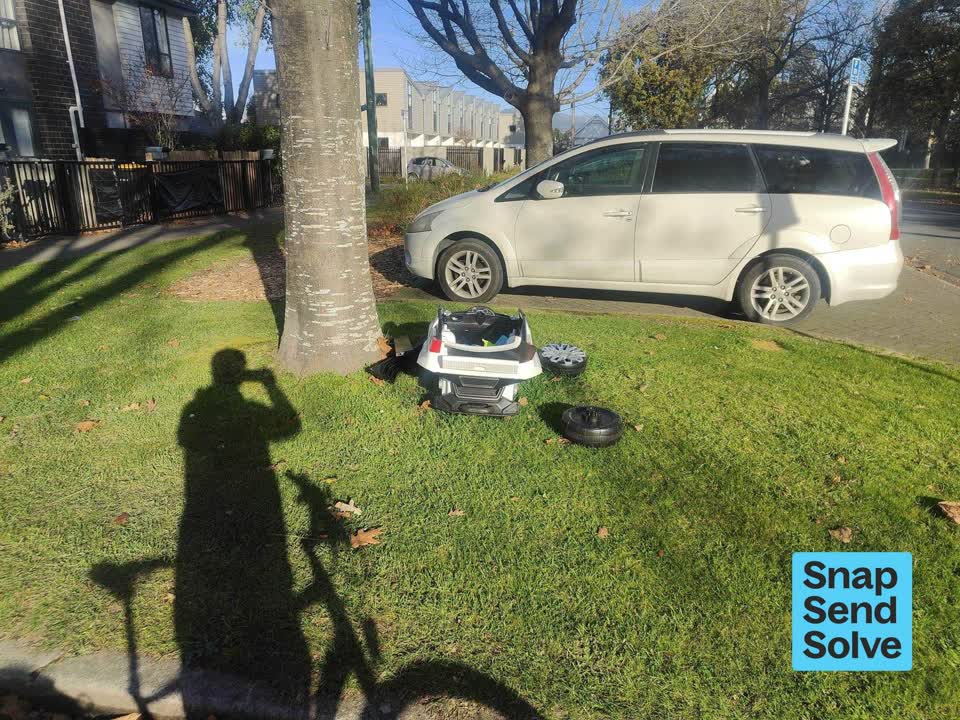 The photograph attached to this dumped rubbish report