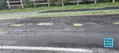 Pothole, a report photo