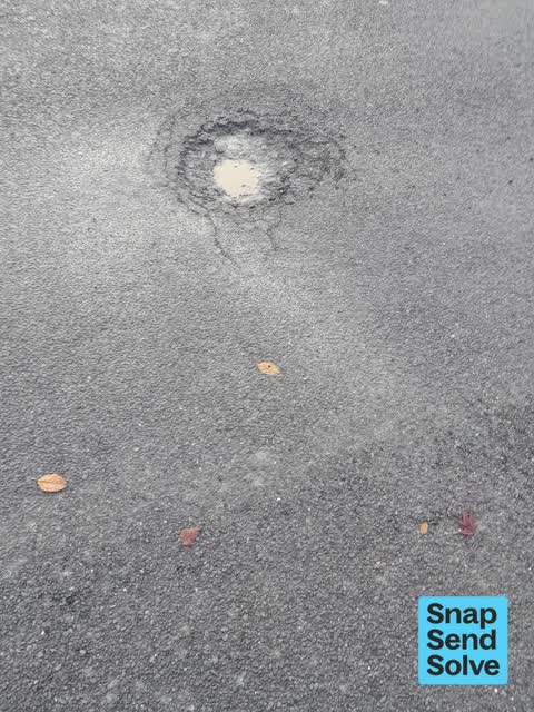 Pothole, a report photo