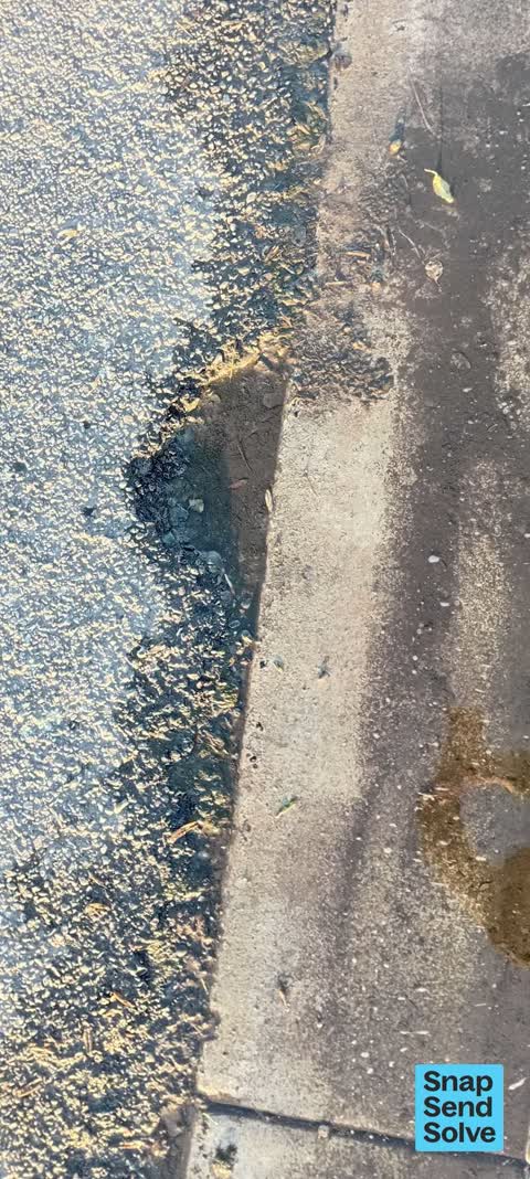 Pothole, a report photo