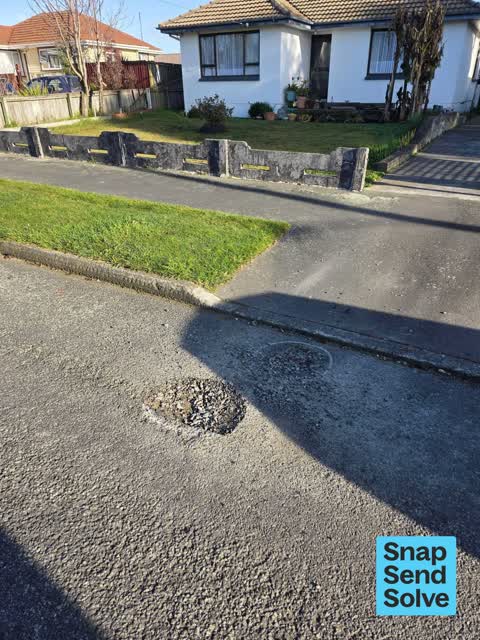 Pothole, a report photo