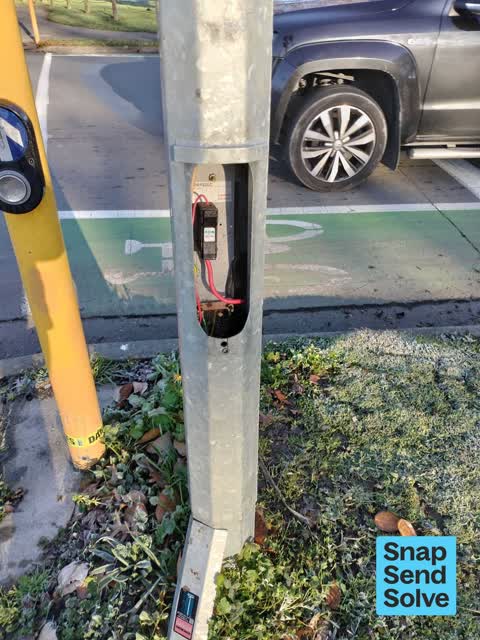 Damaged Street Light — a report photo