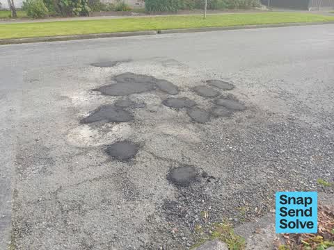Pothole, a report photo